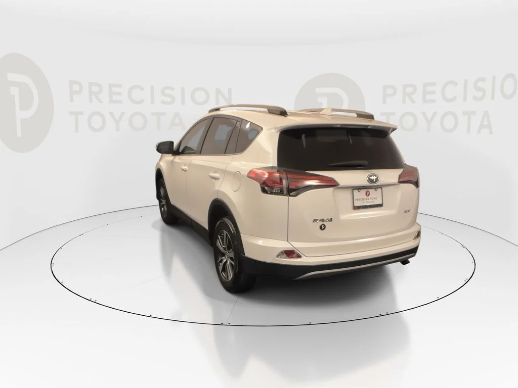 Used 2018 Super White Toyota XLE image 14