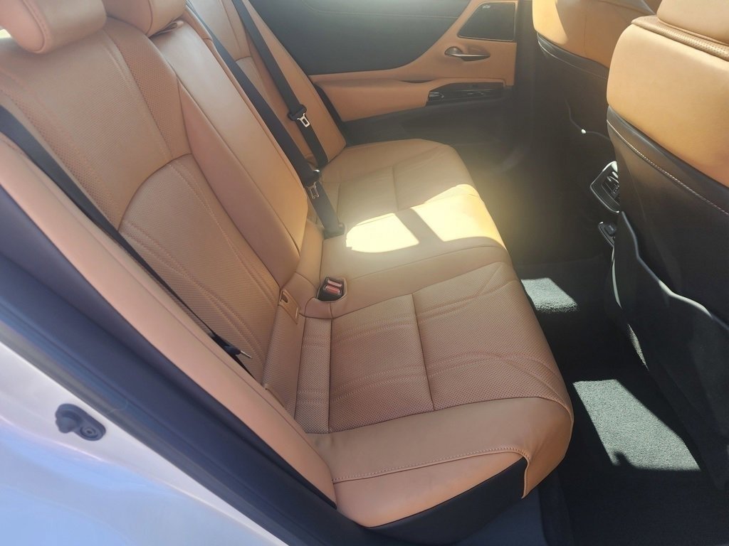 Used 2025 Eminent White Pearl Lexus 350 Ultra Luxury image 4