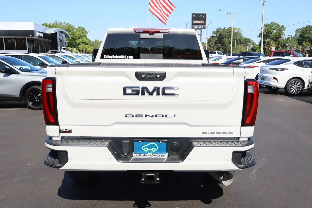 Used 2025 White GMC Denali Ultimate image 11