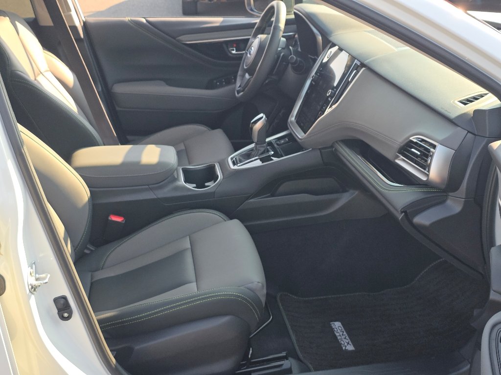 Used 2025 Crystal White Pearl Subaru Onyx Edition image 22