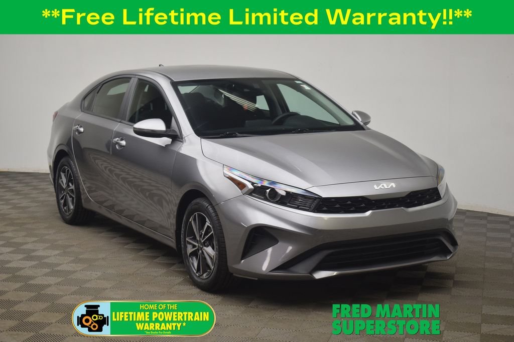 2023 Kia Forte LXS AT's photo