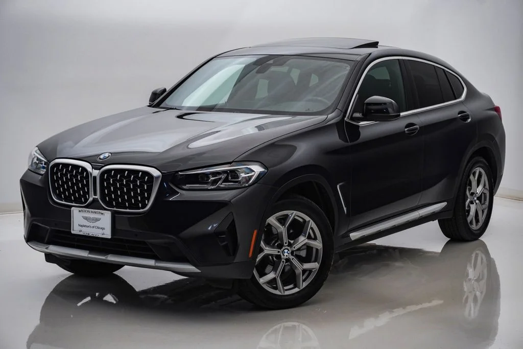 Used 2023 Dark Graphite BMW xDrive30i image 3