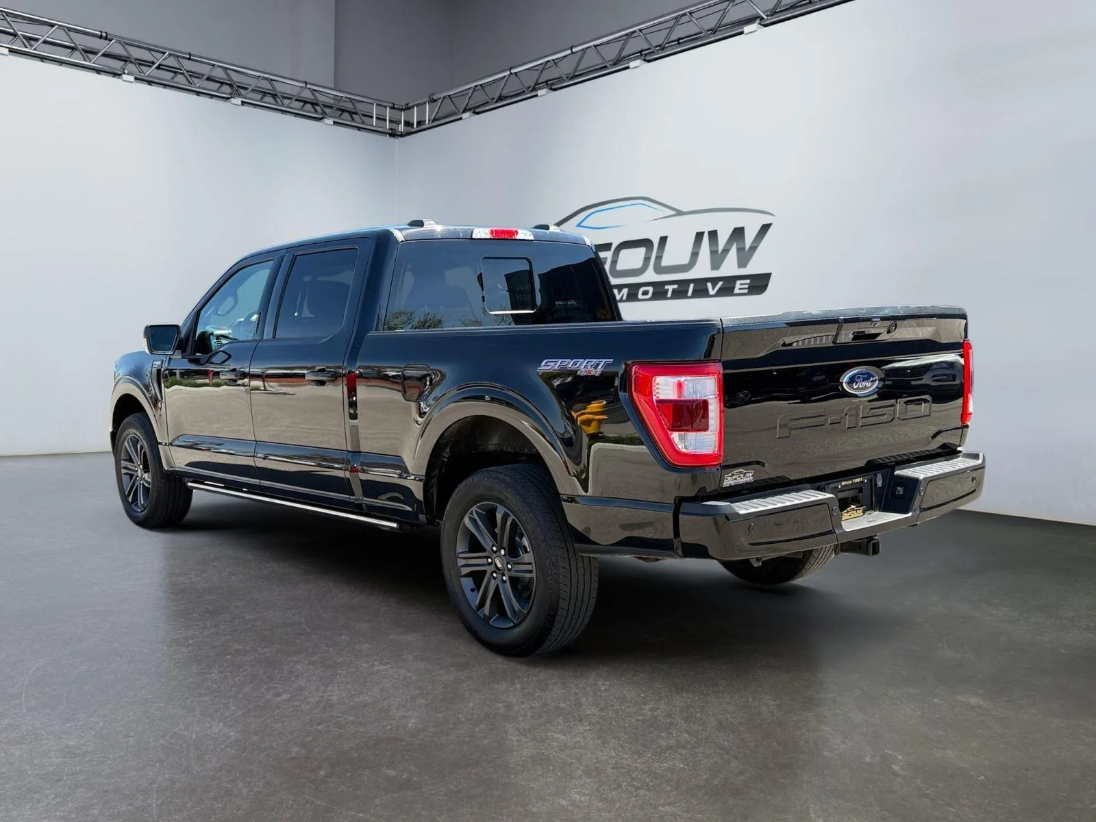 Used 2023 Agate Black Ford LARIAT image 5