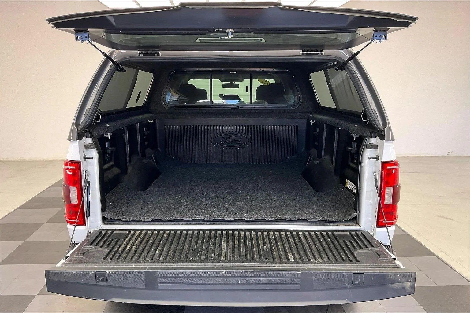 Used 2021 Oxford White Ford XLT image 28