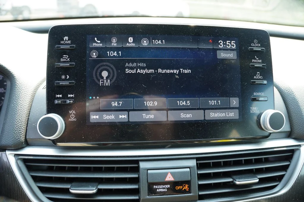 Used 2018 Platinum White Pearl Honda Sport image 5