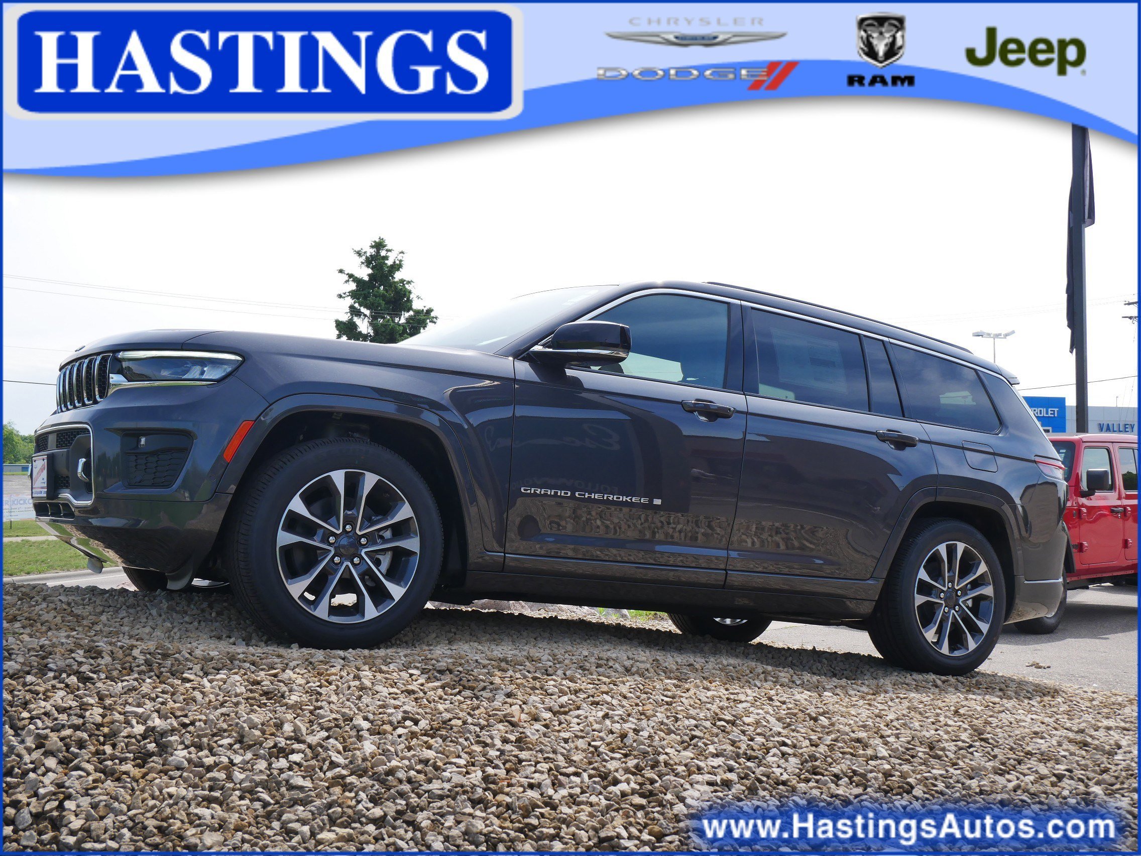 New 2025 Baltic Gray Metallic Clear-Coat Exterior Paint Jeep Overland image 1