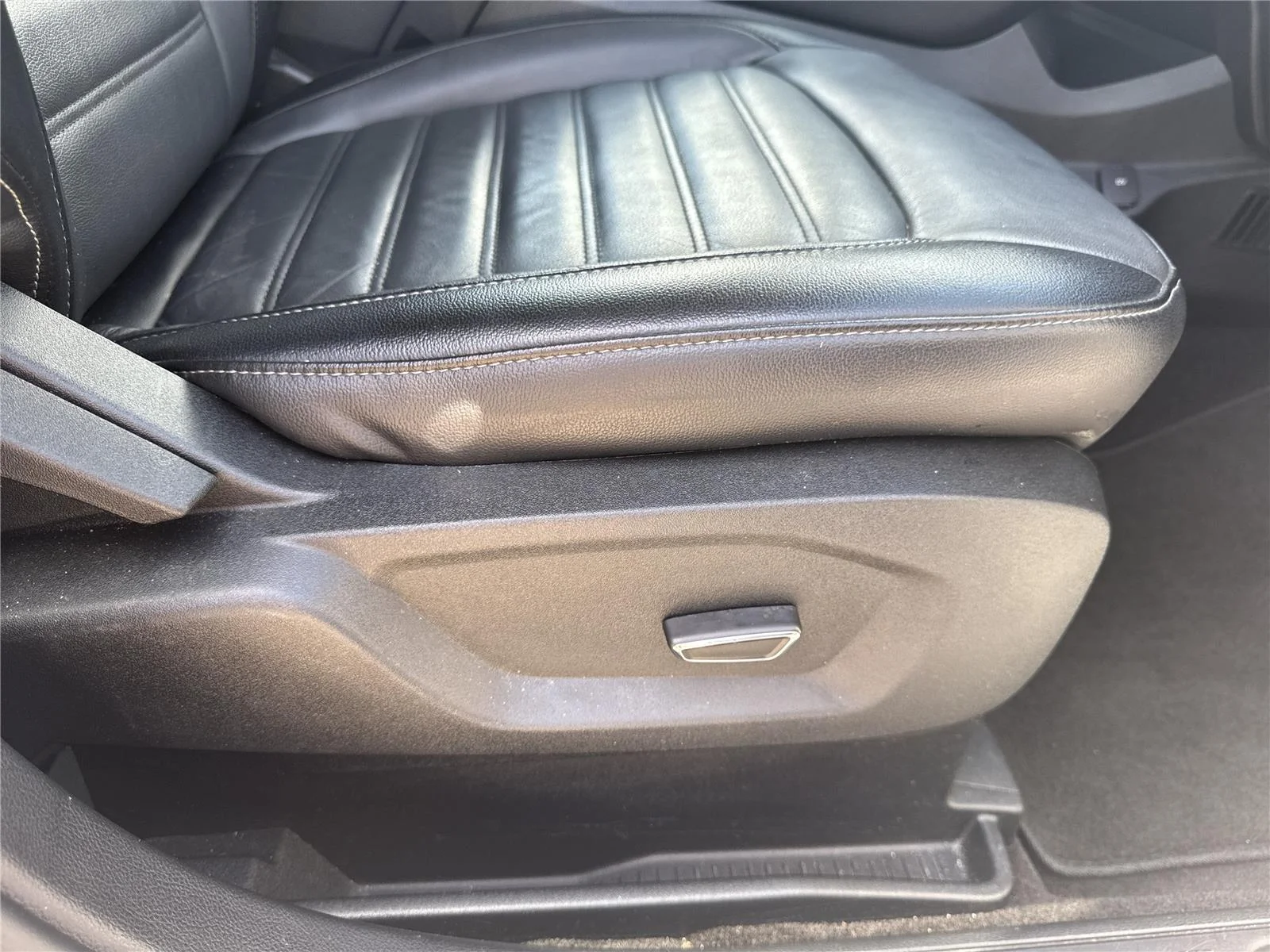 Used 2018 Ingot Silver Ford SEL image 36