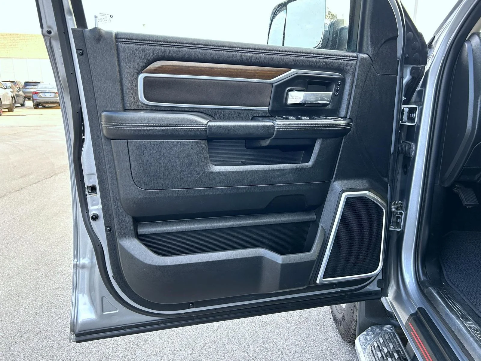 Used 2022 Silver Ram Laramie image 9