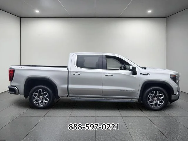 Used 2022 Quicksilver Metallic GMC SLE image 6