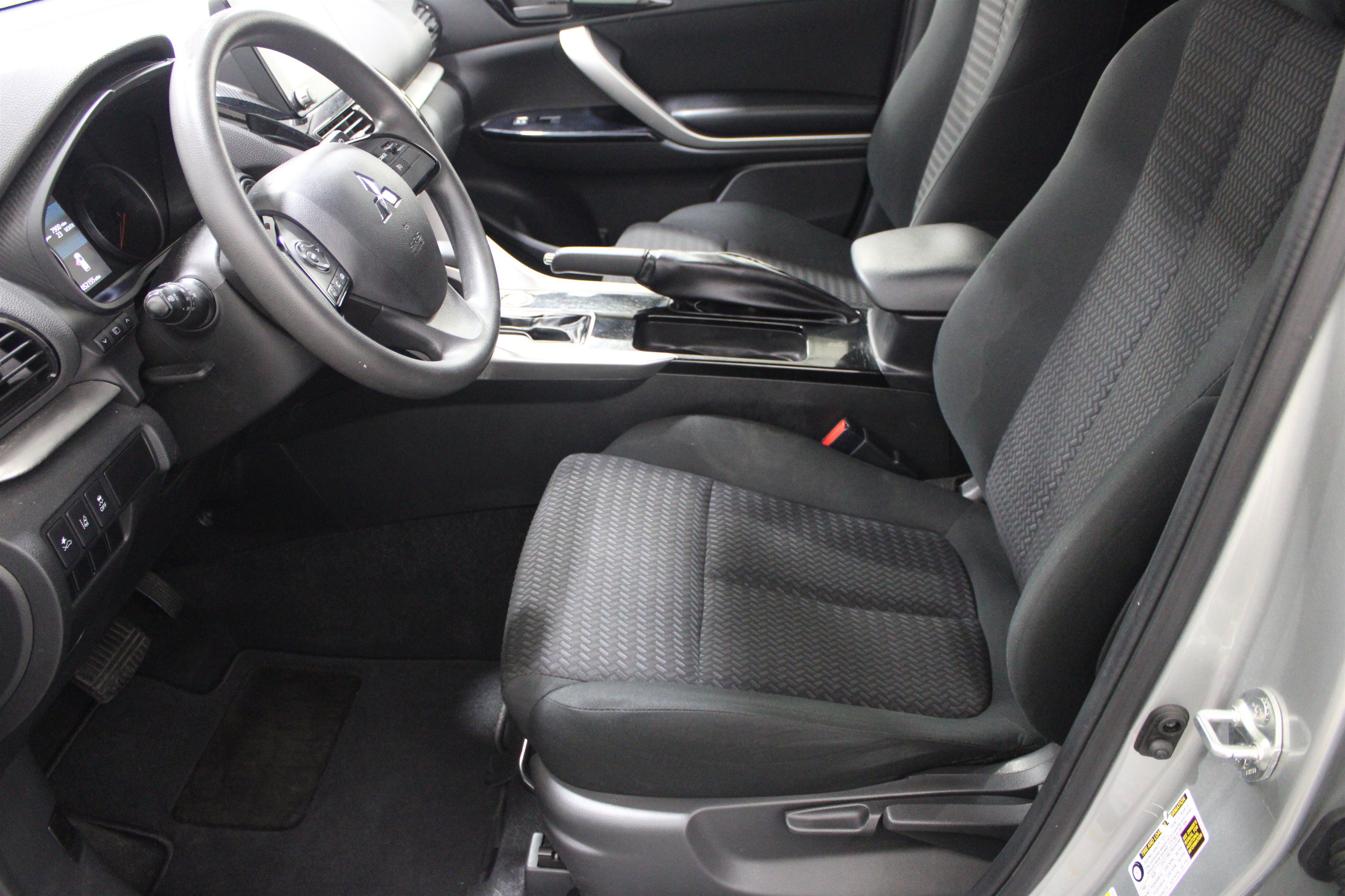 Used 2024 Alloy Silver Metallic Mitsubishi LE image 5