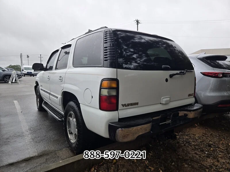 Used 2005 Summit White GMC  image 4