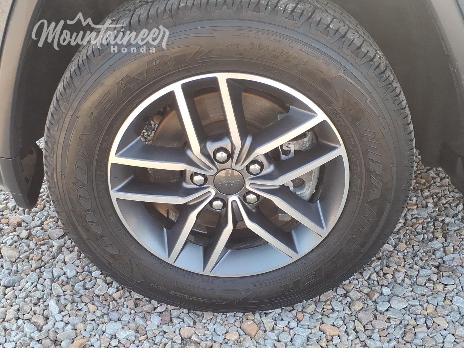 Used 2021 Slate Blue Pearlcoat Jeep Limited image 12