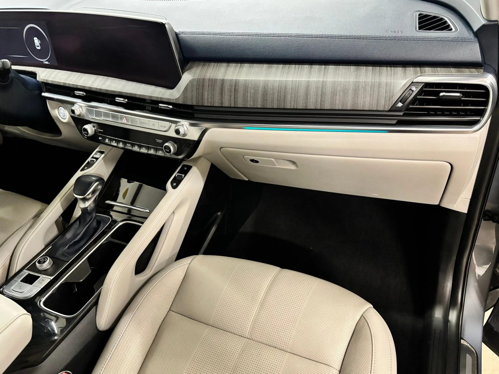 Used 2023 Silver Kia SX image 22