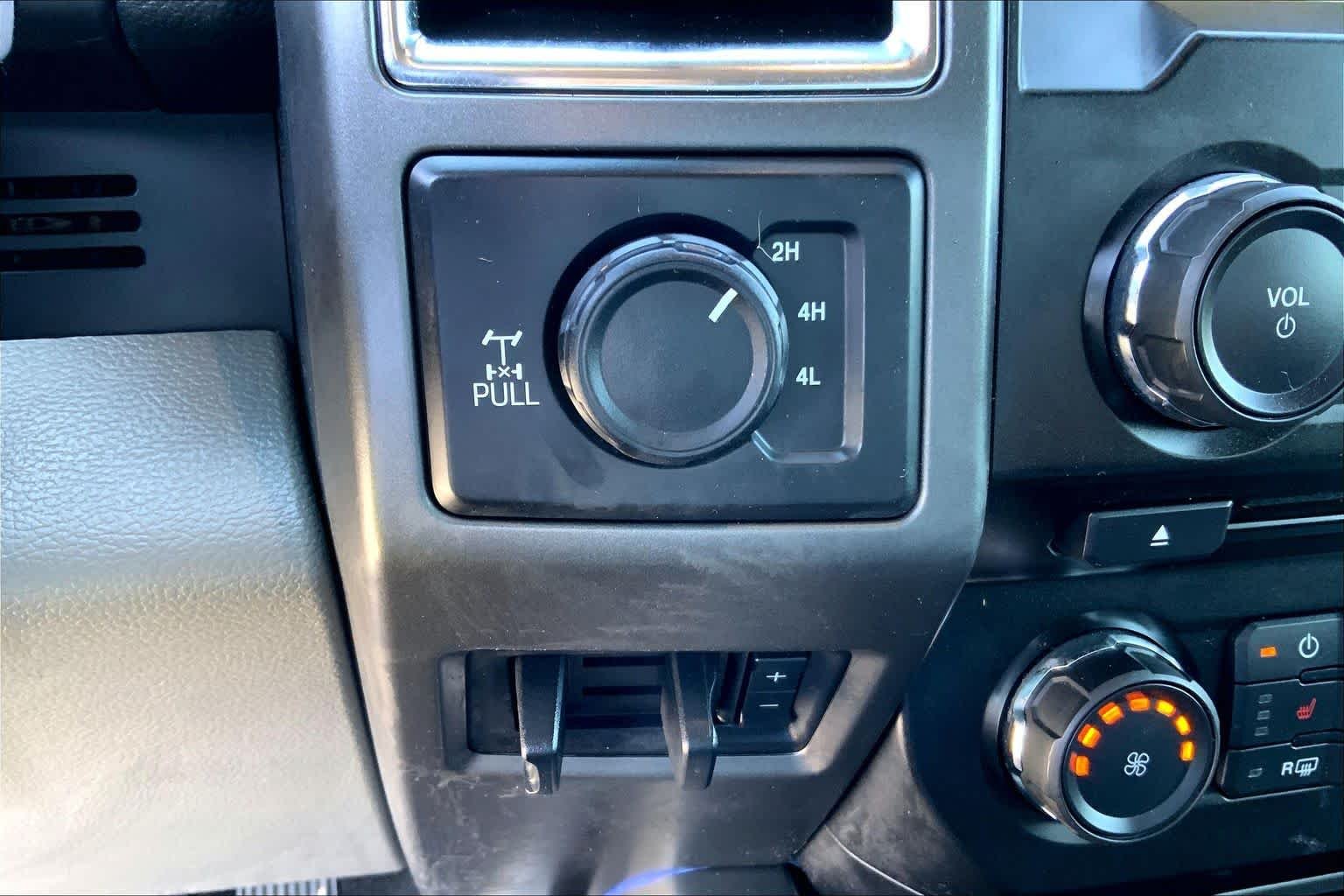 Used 2018 Magnetic Metallic Ford XLT image 32