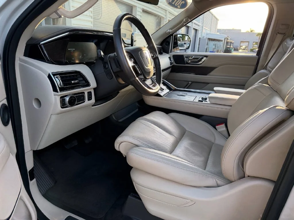 Used 2019 Ceramic Pearl Metallic Lincoln Reserve image 12