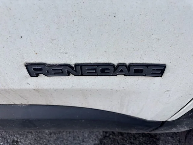 Used 2018 White Jeep Latitude image 12