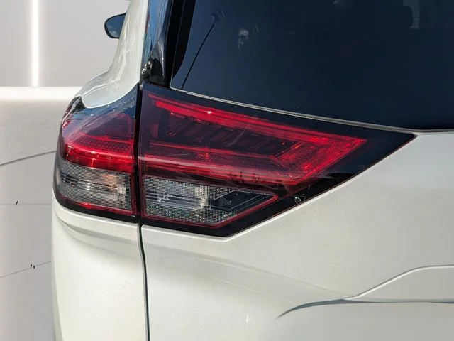 New 2026 Everest White Pearl TriCoat Nissan Dark Armor™ image 8