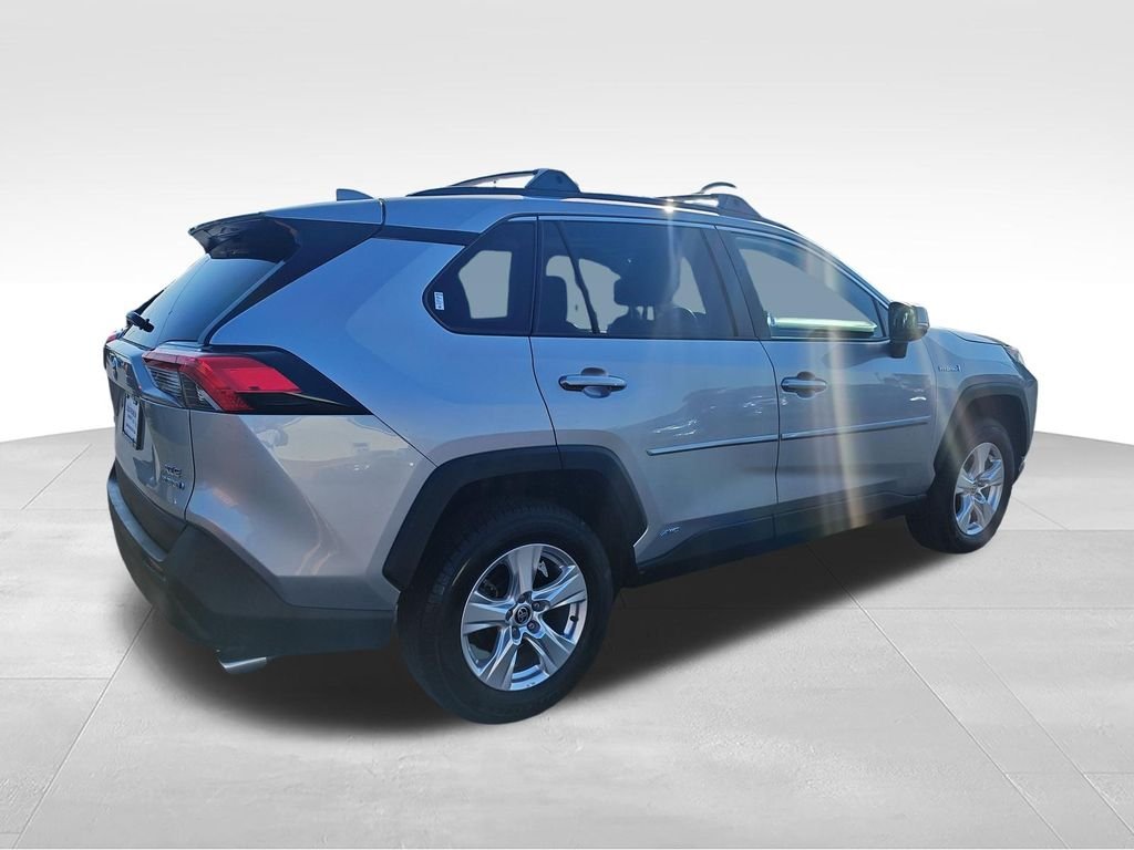 Used 2021 Silver Toyota XLE image 5
