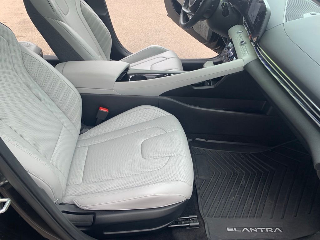 2024 Hyundai Elantra Limited - Photo 15