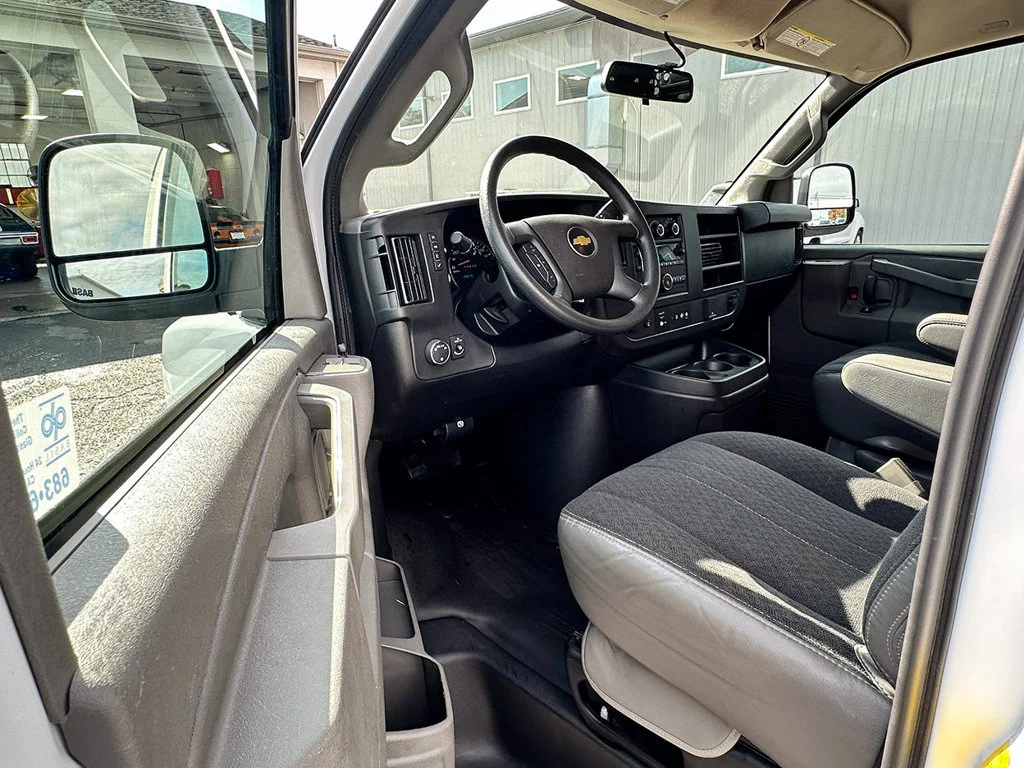 Used 2025 Summit White Chevrolet WT image 18