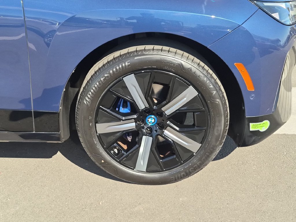 Used 2024 Blue BMW xDrive50 image 26