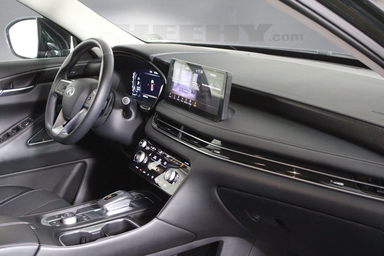 Used 2025 Black INFINITI Sensory image 19
