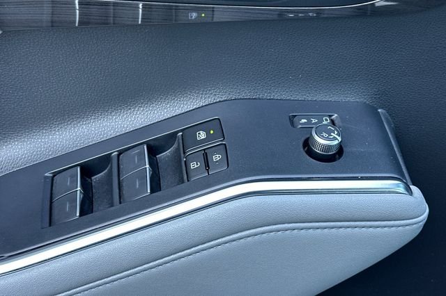 Used 2023 Silver Toyota Platinum image 14