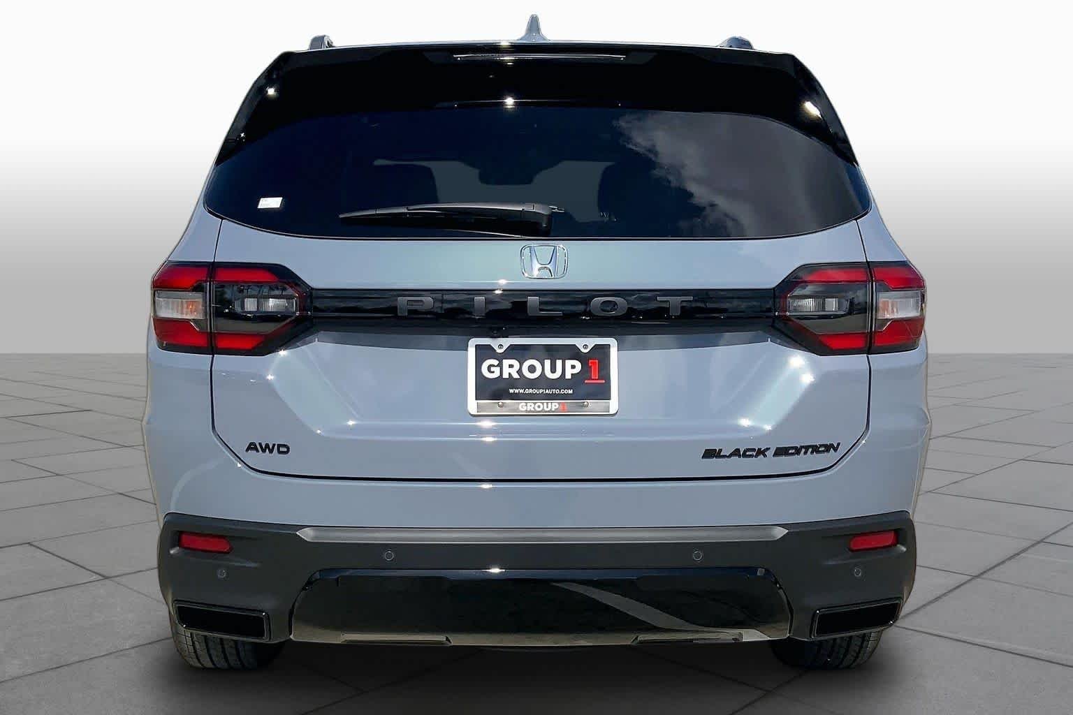 New 2026 Sonic Gray Pearl Honda Black Edition image 4