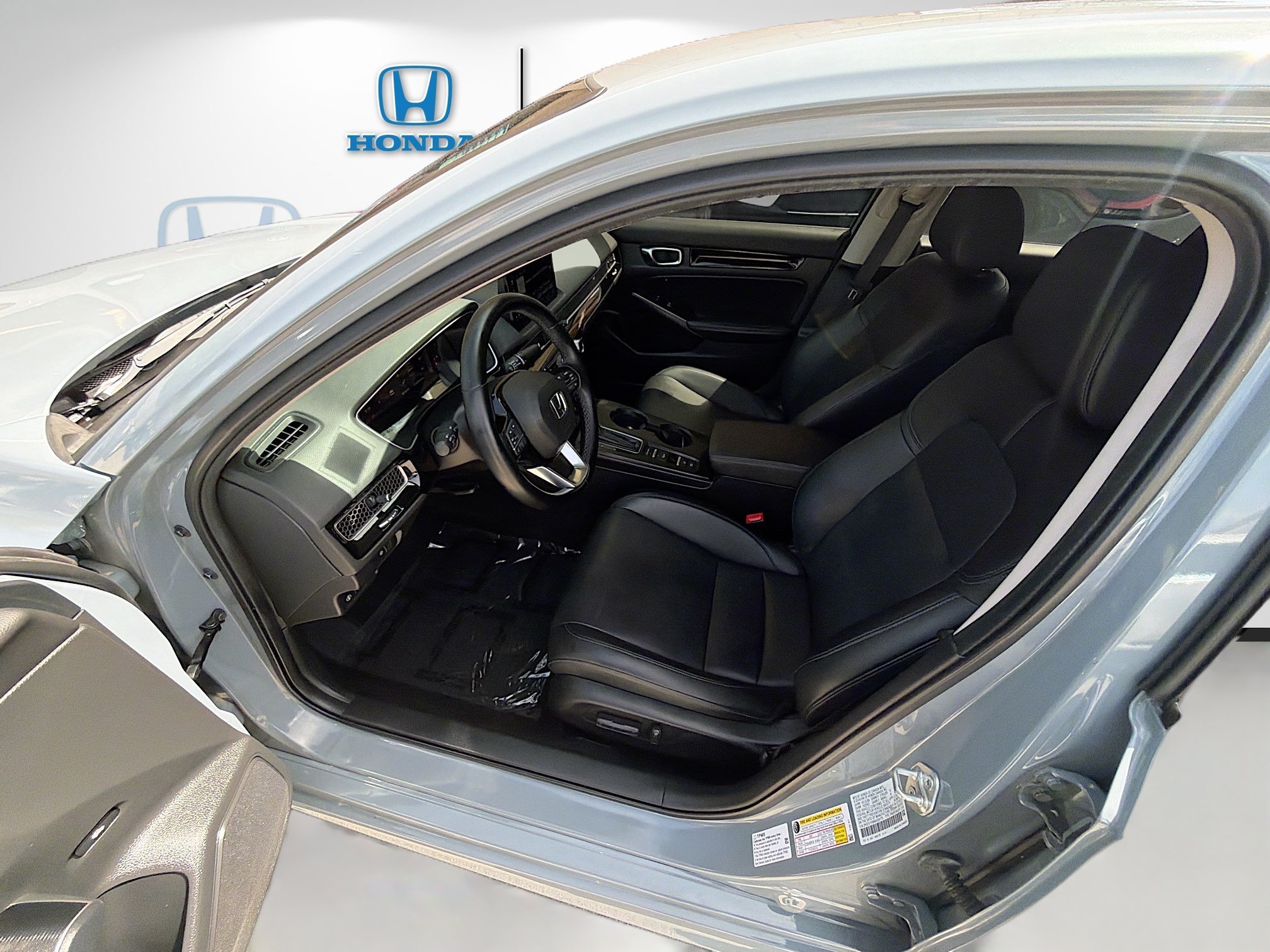 2022 Honda Civic Touring - Photo 19