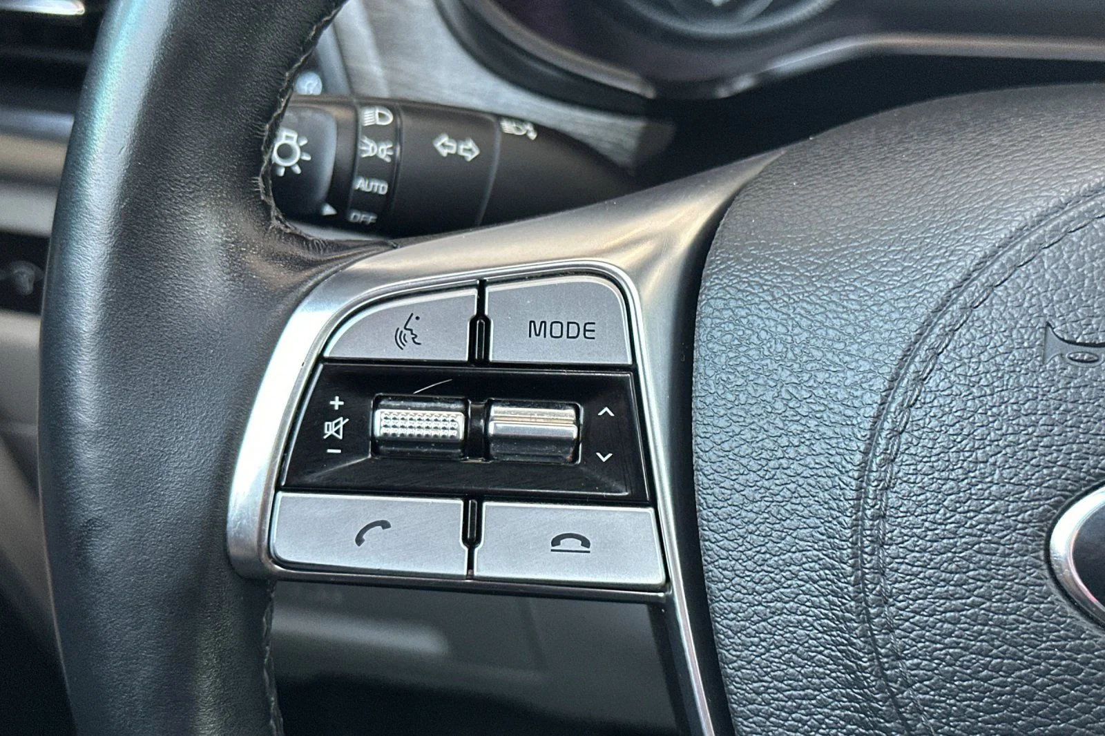 Used 2020 White Kia EX image 28