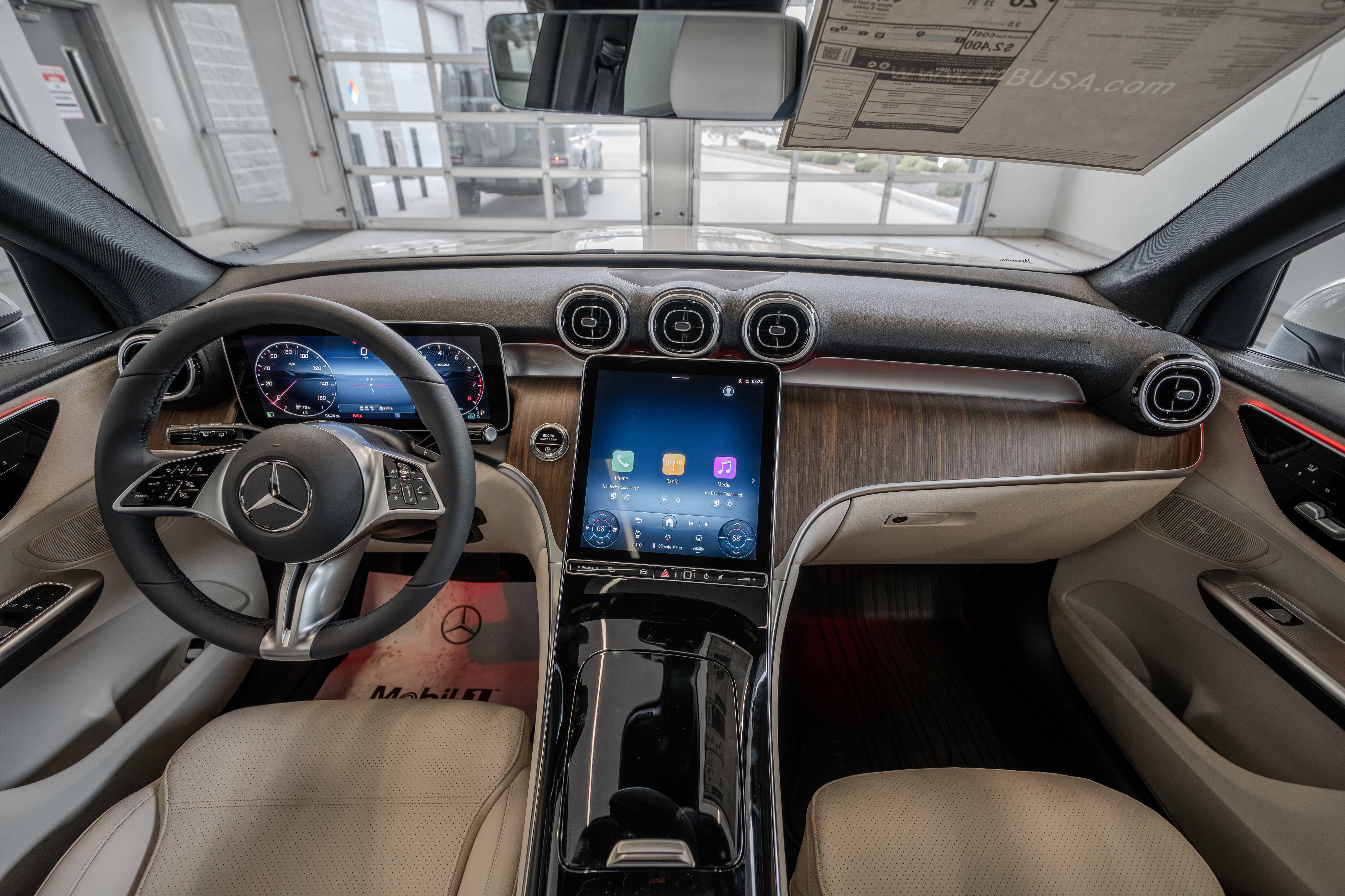 New 2026 Polar White Mercedes-Benz GLC 300 image 43