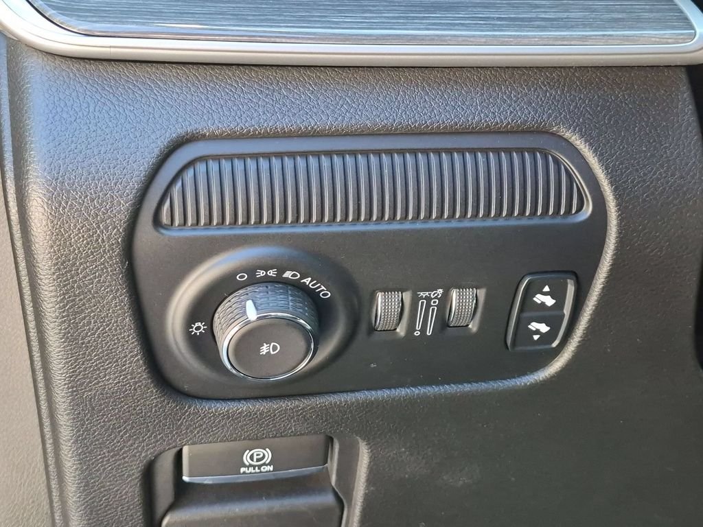 Used 2022 Black Jeep Series III image 18