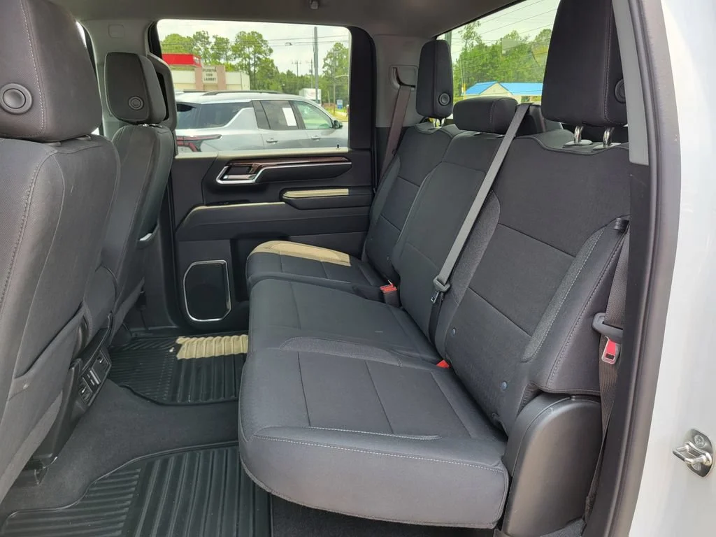 Used 2025 Summit White Chevrolet LT image 14