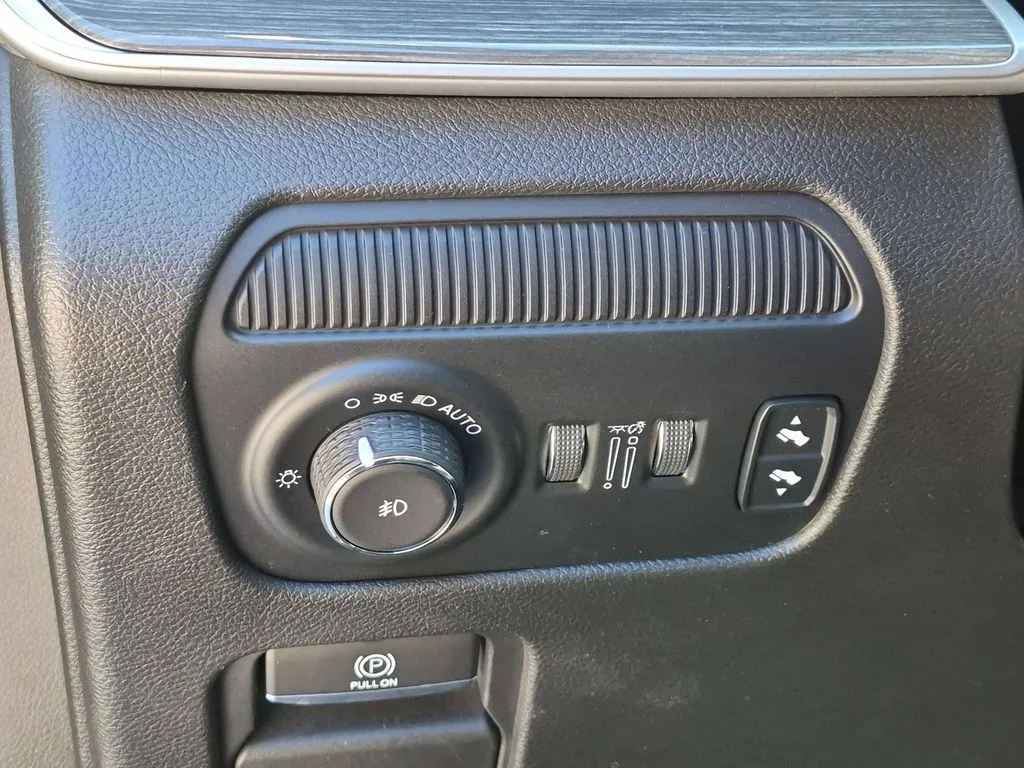Used 2022 Black Jeep Series III image 18