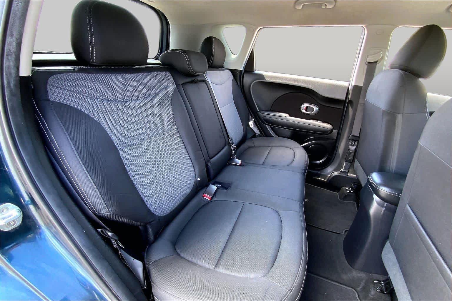 Used 2018 Mysterious Blue Kia + image 19