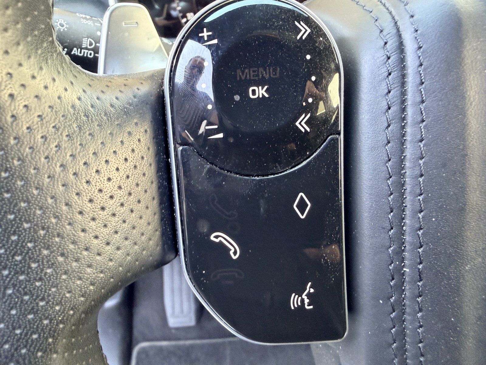 Used 2022 Fuji White Land Rover HSE Silver Edition image 16