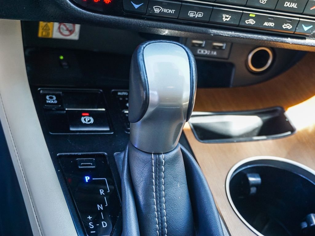 Used 2022 White Lexus 450h image 23
