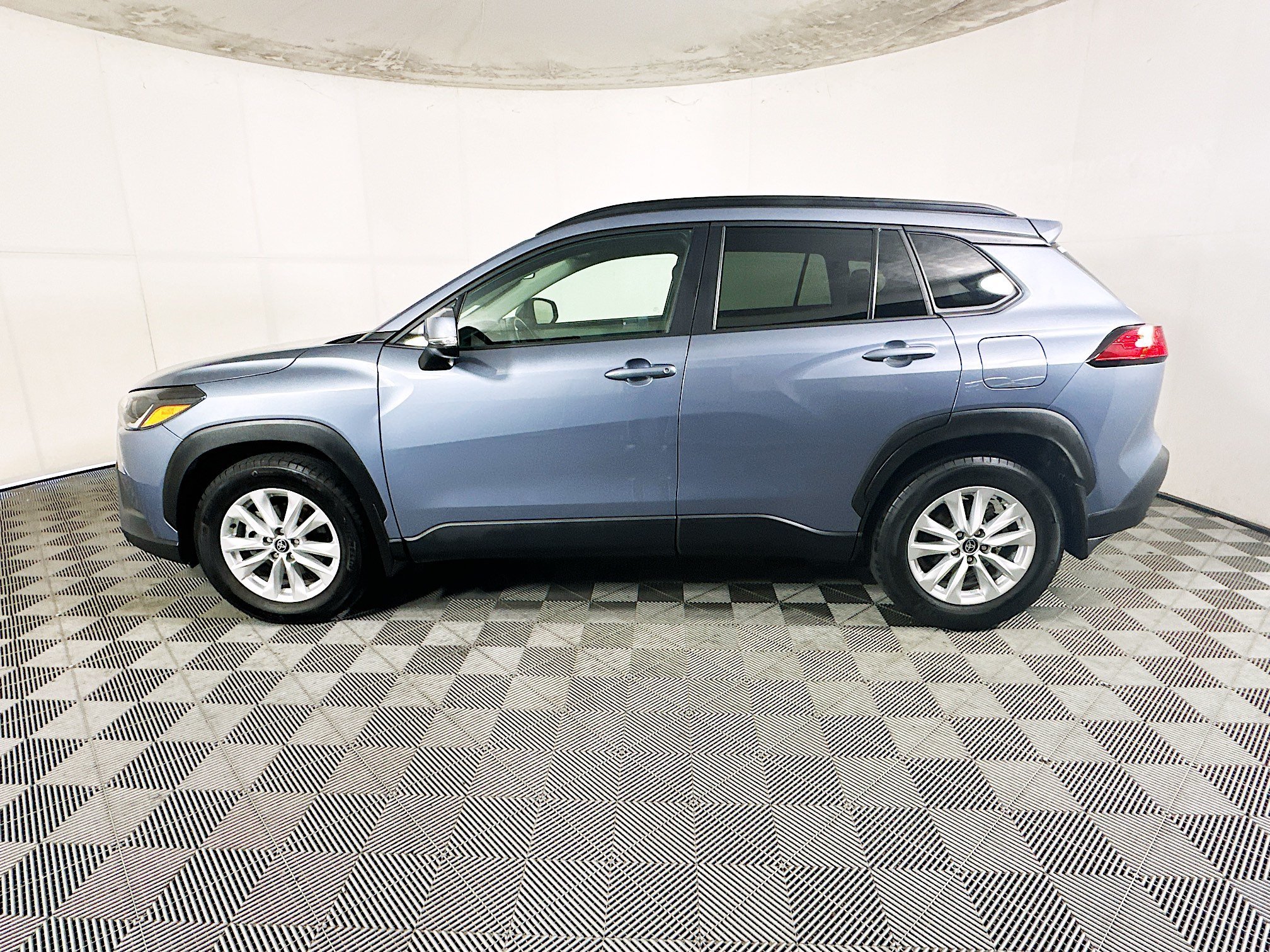 Used 2023 Celestite Toyota LE image 6