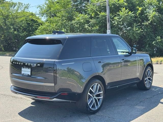New 2026 Carpathian Grey Land Rover SE image 5