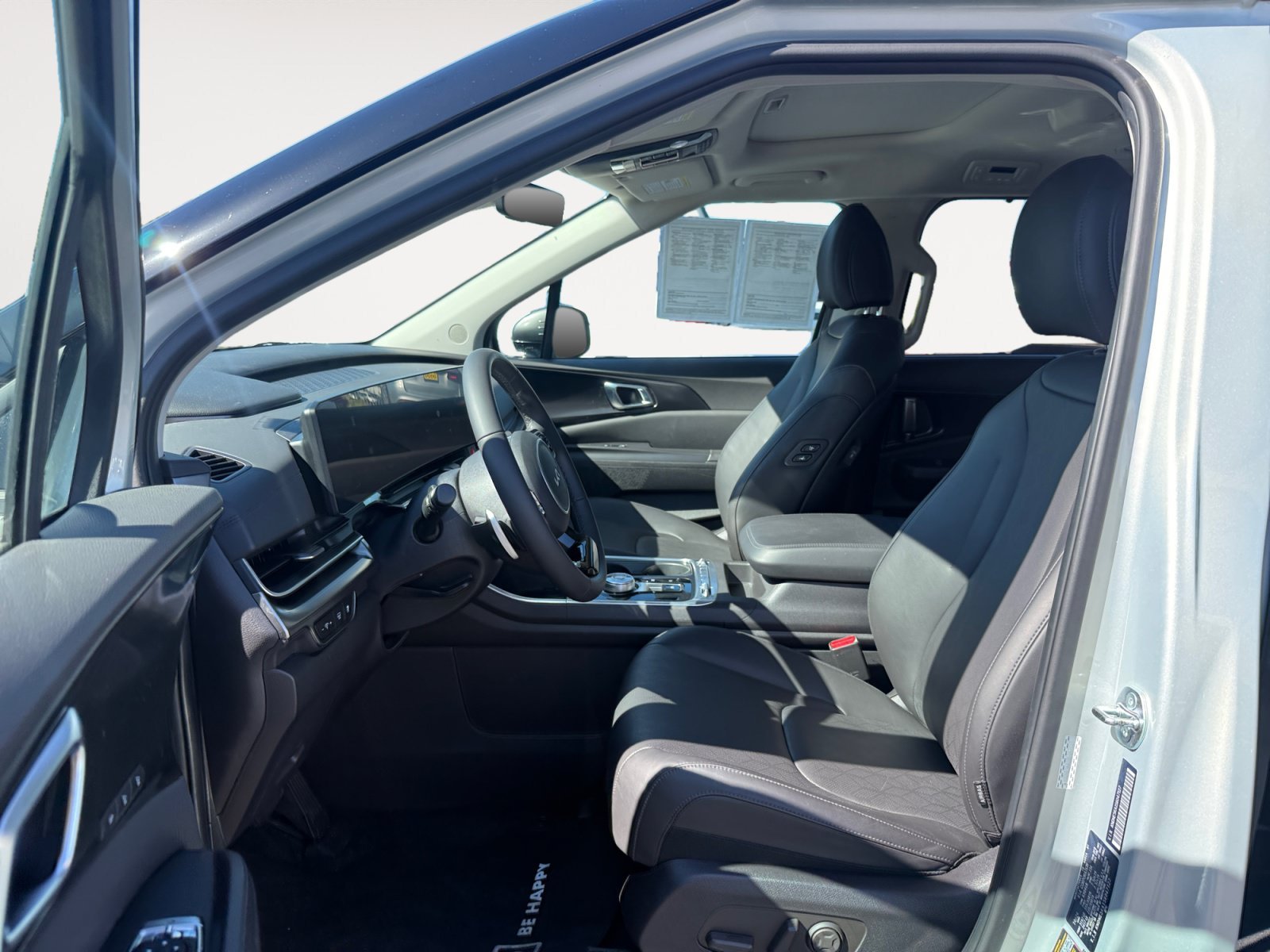 Used 2025 Ivory Kia SX image 10