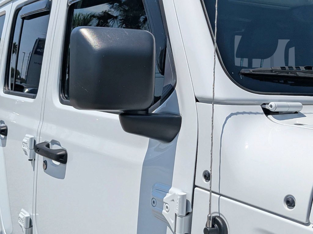 Used 2021 White Jeep Unlimited Sahara image 14