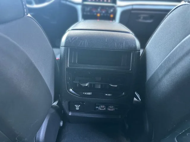 Used 2022 White Jeep Altitude image 24