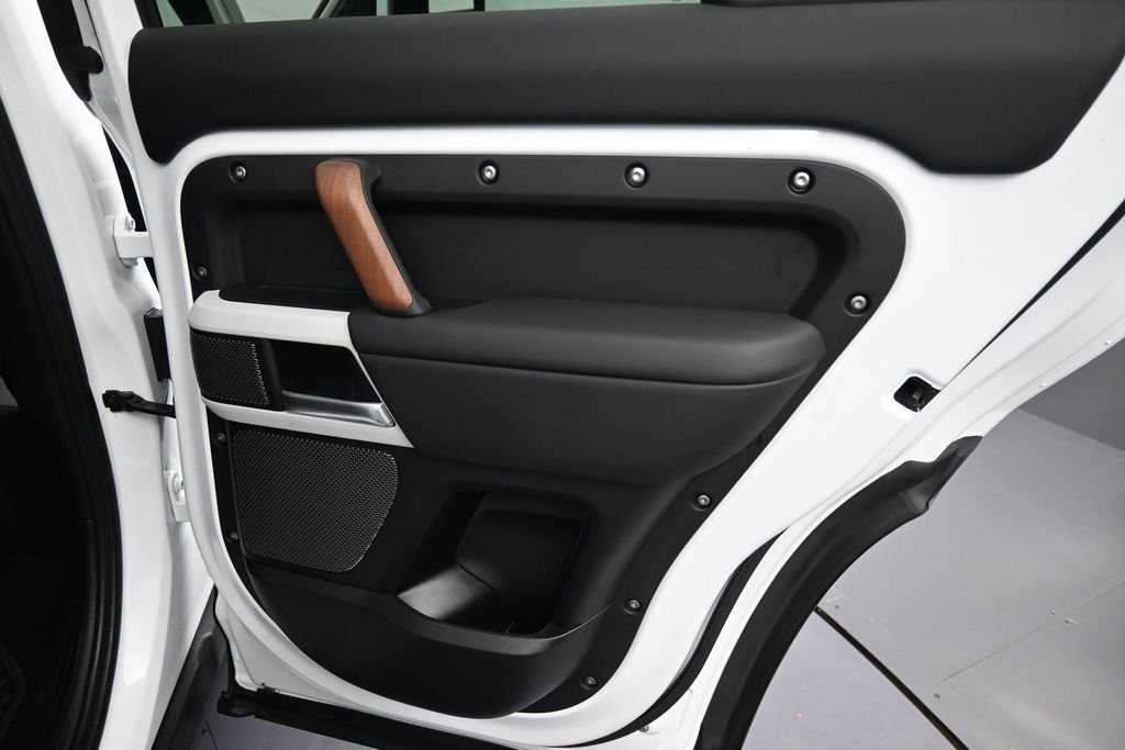 Used 2024 Fuji White Land Rover S image 20