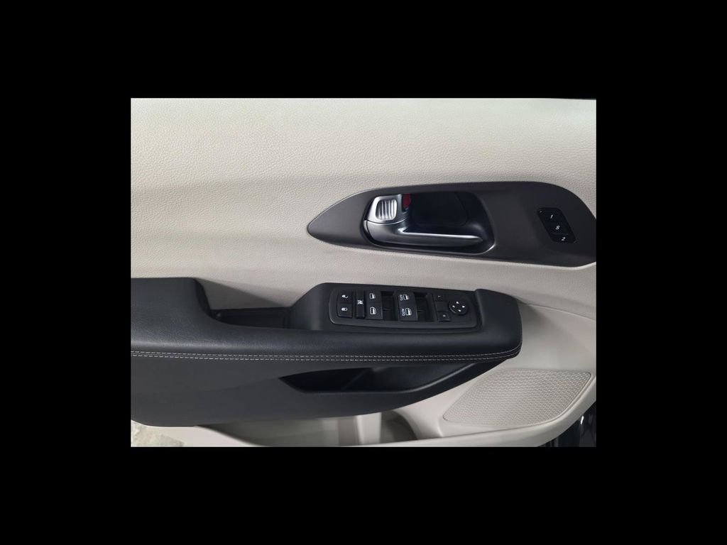 Used 2023 Black Chrysler Touring L image 12