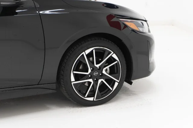 Used 2025 Super Black Nissan SR image 5
