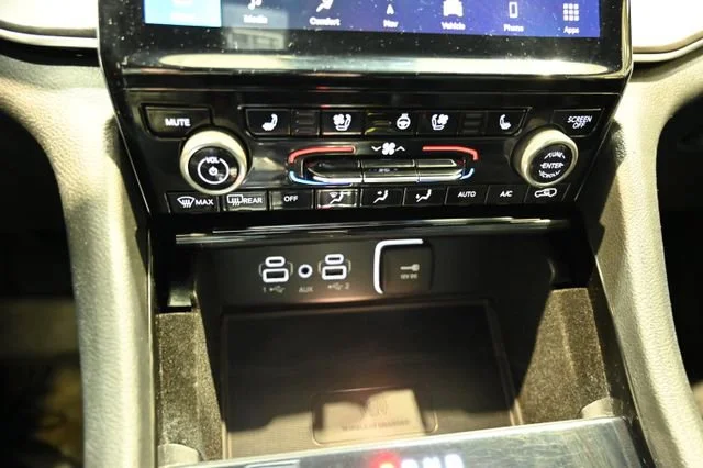 Used 2021  Jeep Overland image 18