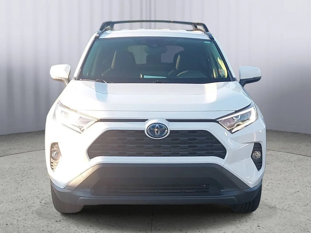 Used 2021 White Toyota XLE image 8