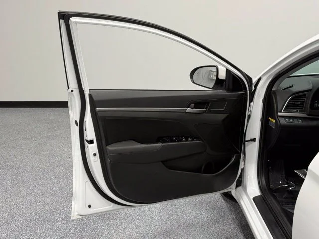 Used 2018 White Hyundai SEL image 13
