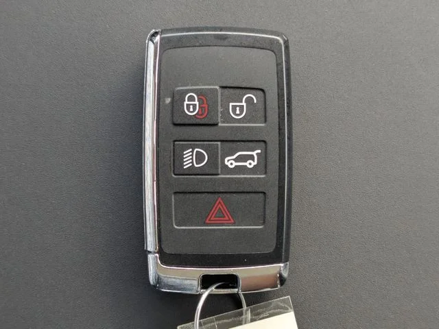 Used 2026 Fuji White Land Rover S image 28