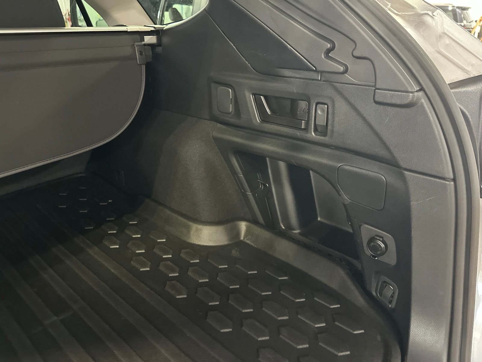 Used 2025 Silver Subaru Premium image 29